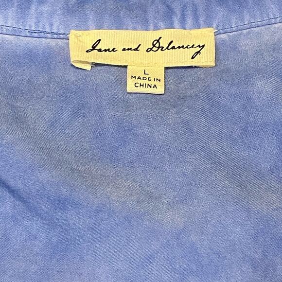 Jane and Delancy Rayon Verigated Blue Button Down with Tabbed Sleeves Size L - Picture 5 of 6
